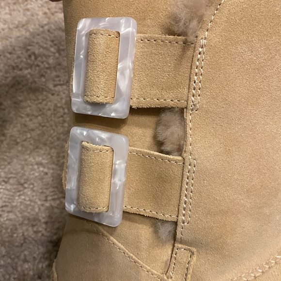 Bailey Fashion Buckle Ugg - Picture 7 of 8